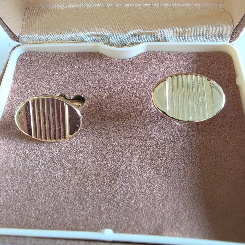 Vintage Swank Gold Tone Oval Ribbed Cufflinks with Original Box Mens Formal
